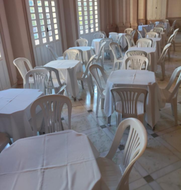 Aluguel de Mesa e Cadeiras